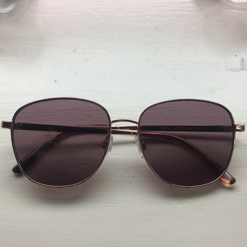 Quay Australia glasses. Super cute!